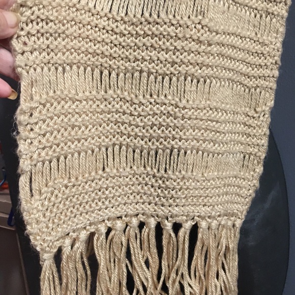 Tan Crochet 🧶 Scarf 🧣 - Picture 4 of 9